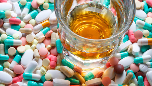 Alcohol entre medicamentos