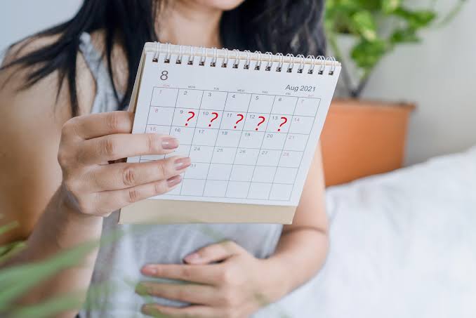 mujer con retraso menstrual